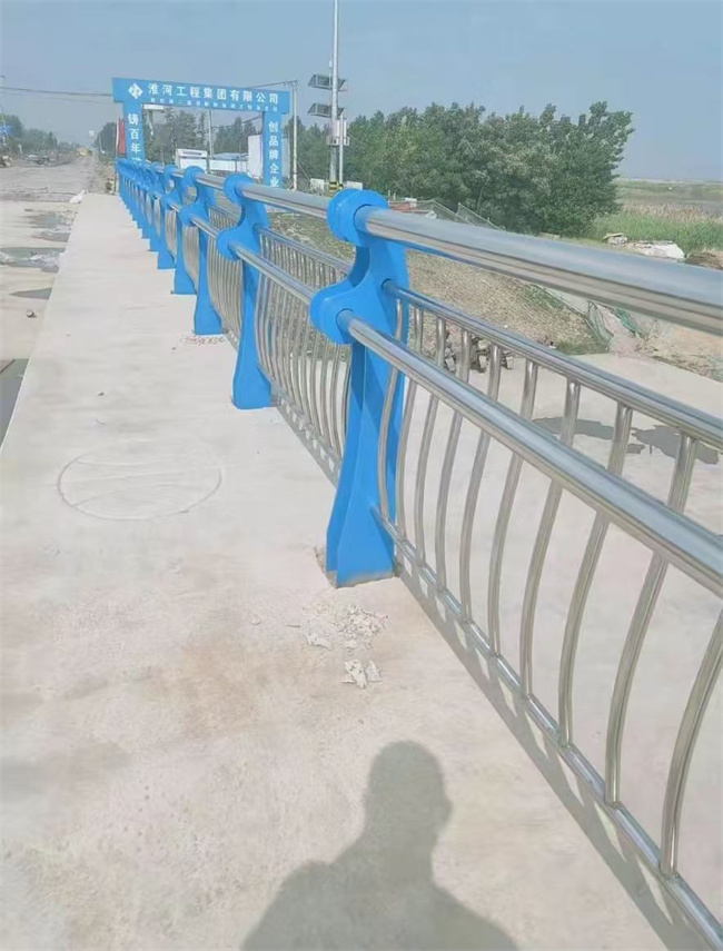 不锈钢复合管护栏工厂直销各种护栏24小时下单发货
