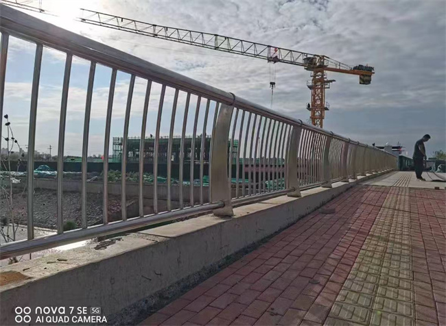 防撞护栏厂家直销各种护栏全新升级品质保障