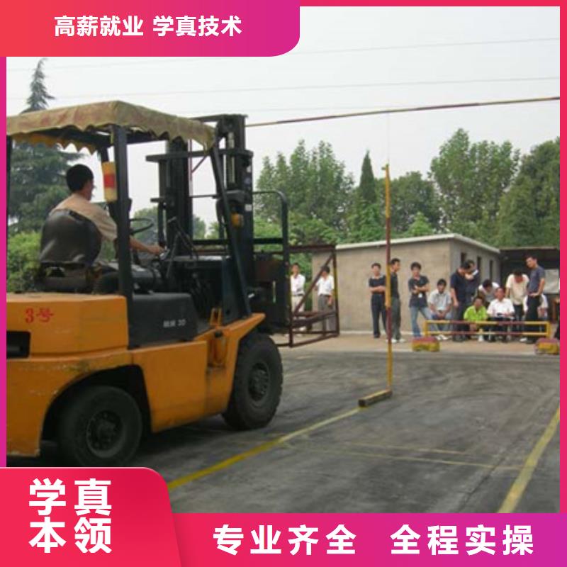 【塔吊叉车培训】学汽修学修车的技校报名优惠就业不担心