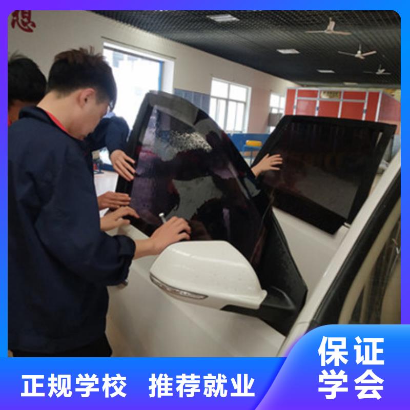 汽车钣金喷漆培训挖掘机钩机培训学校哪家好师资力量强本地厂家