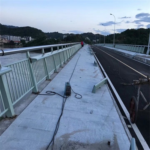 道路防撞栏杆价低同行