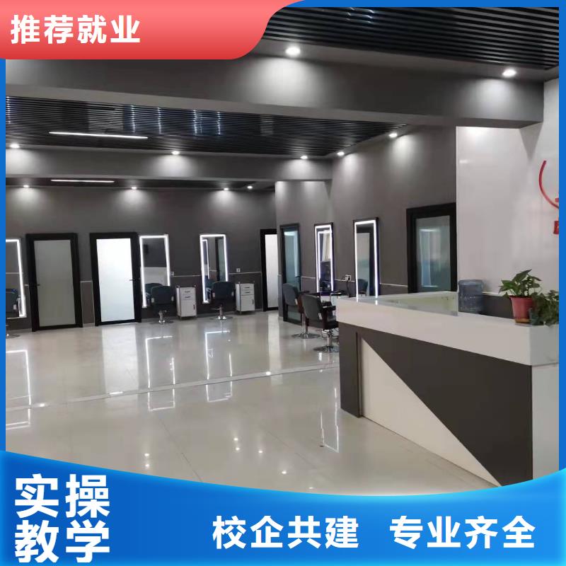 美发培训学校装载机铲车叉车驾驶培训学校随到随学当地品牌